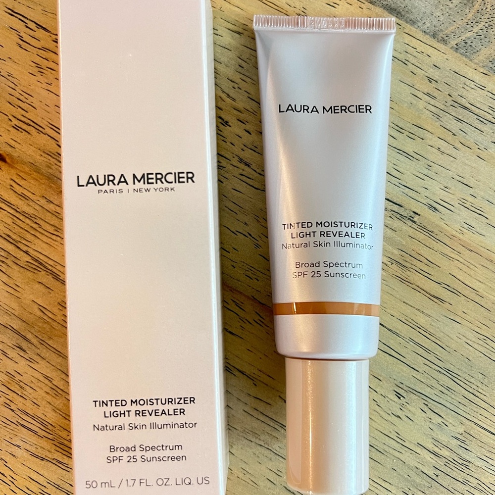 Laura Mercier Light Revealer Tinted Moisturizer SPF 25 WALNUT 5N1
